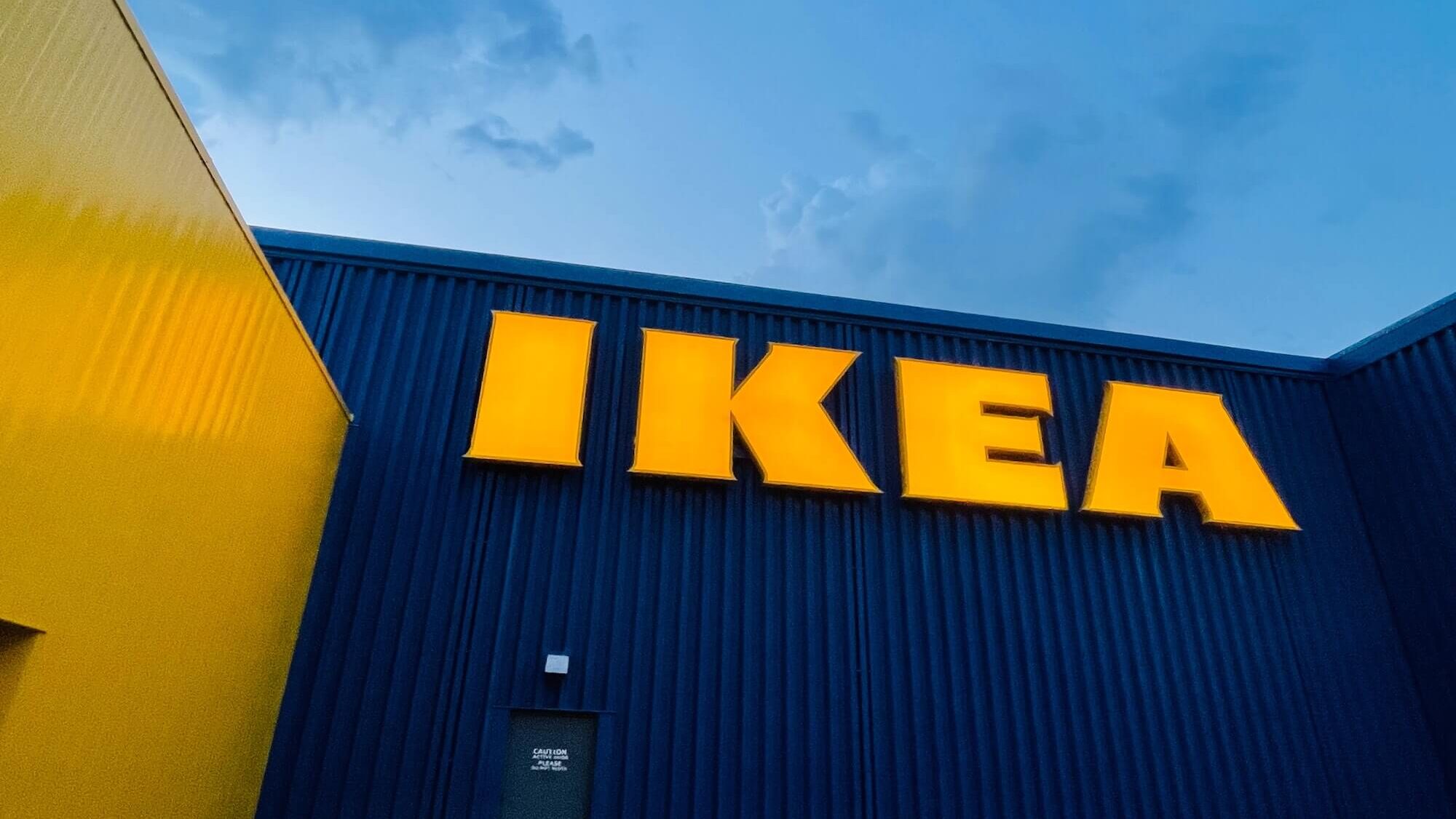 Enseigne IKEA pour exemple d'entreprise qui se démarque